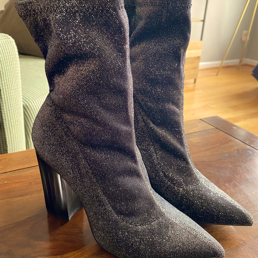 Women boots. Size 38. New